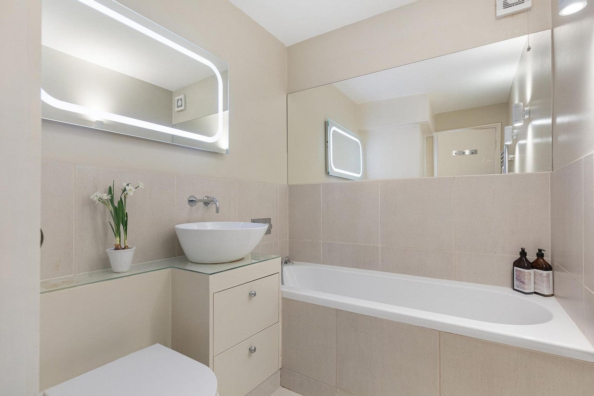 House Royal Crescent Mews in Greater London