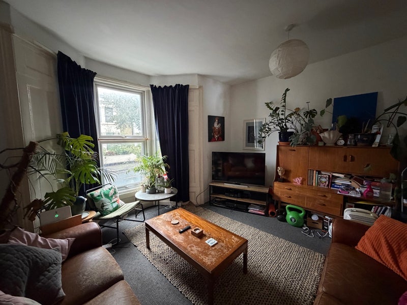 Room Rushmore Road in Greater London