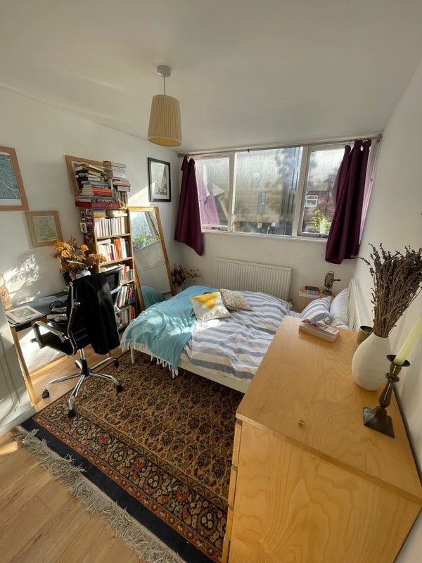 Room Crondall Street in Greater London