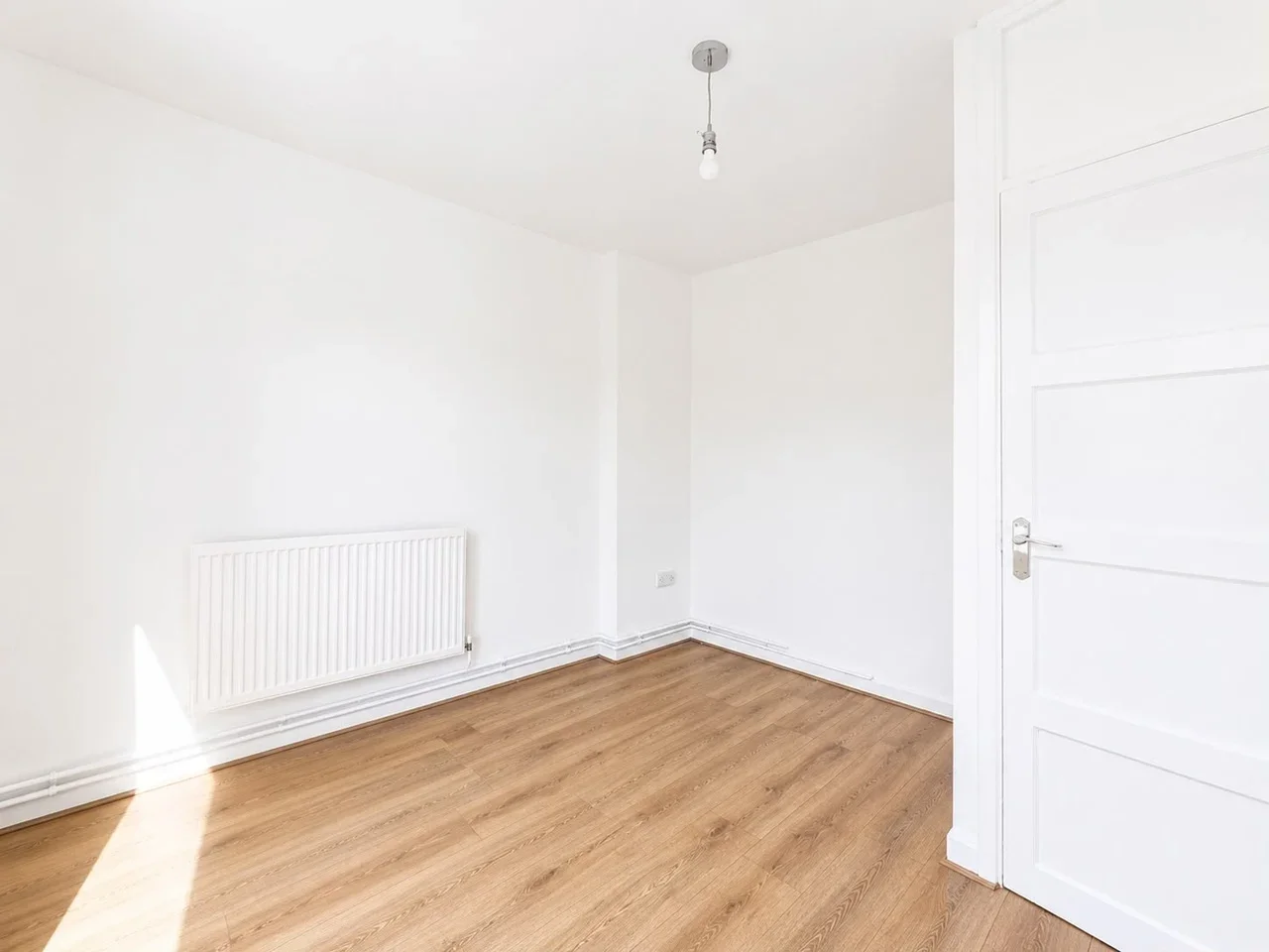Flat Brickfield Road in Greater London