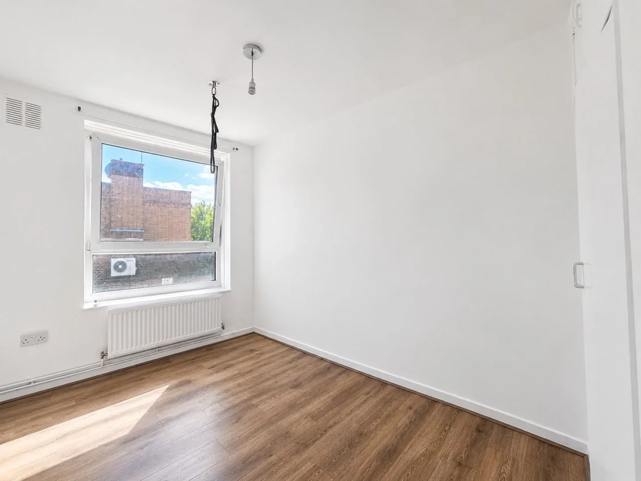 Flat Brickfield Road in Greater London
