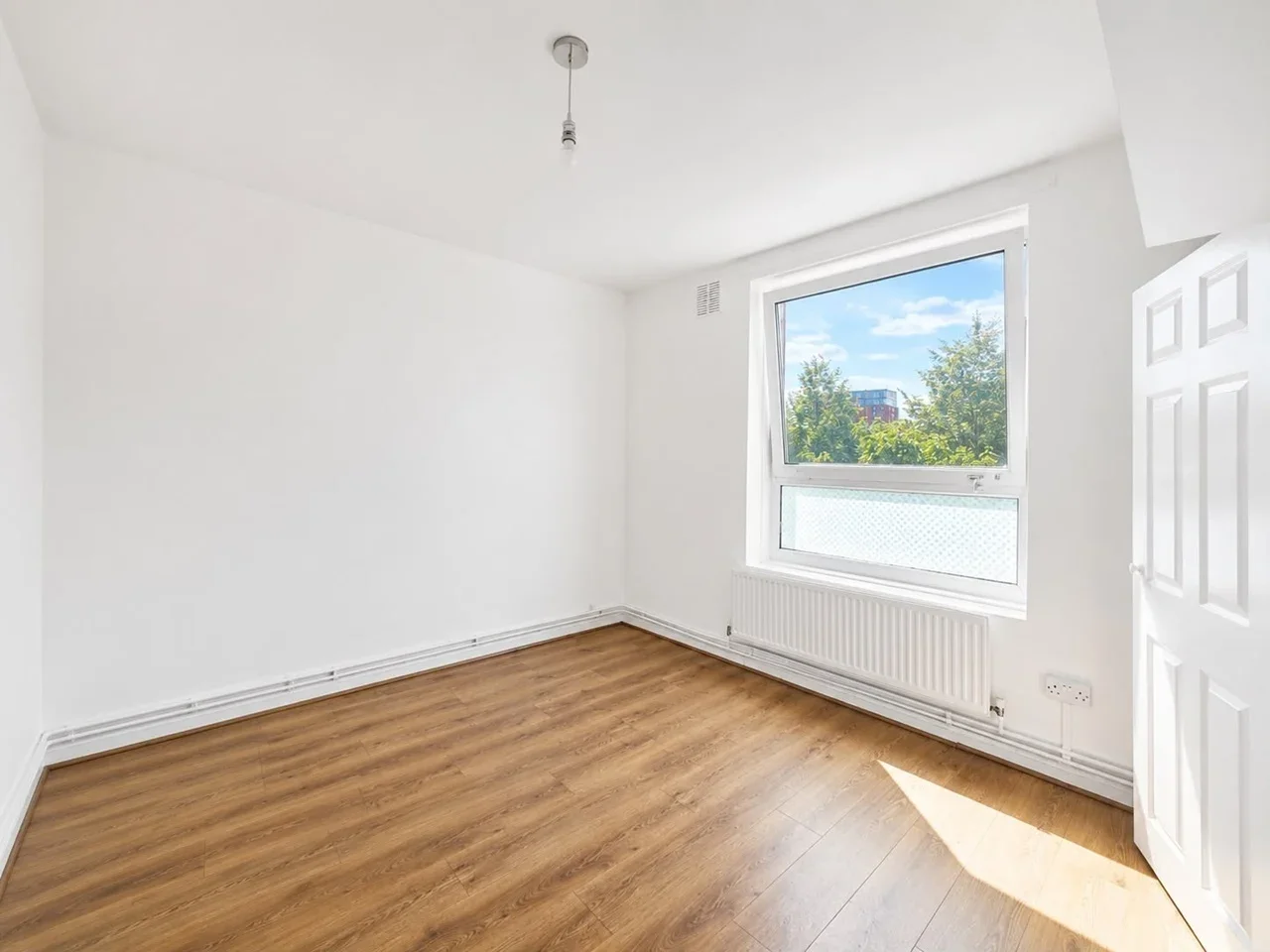 Flat Brickfield Road in Greater London
