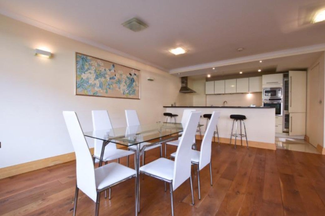 Flat Queen's Terrace in City of Westminster