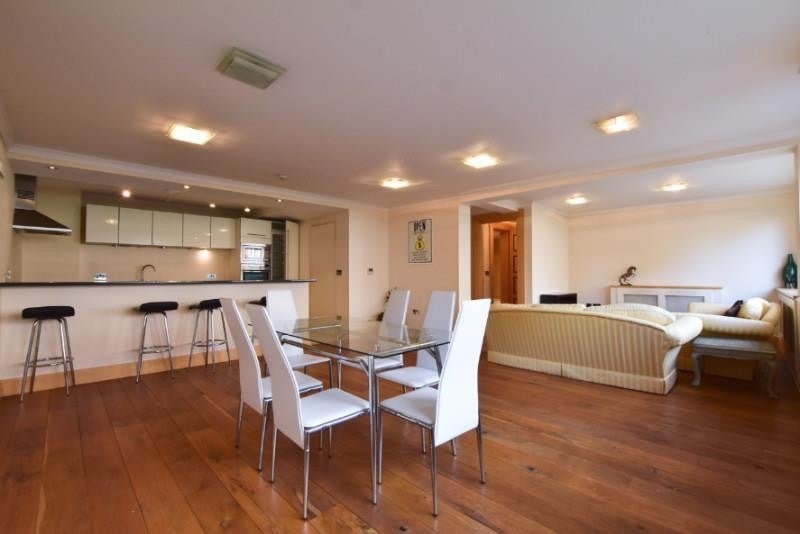 Flat Queen's Terrace in City of Westminster