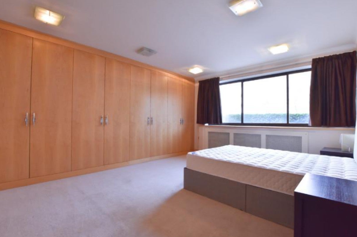 Flat Queen's Terrace in City of Westminster