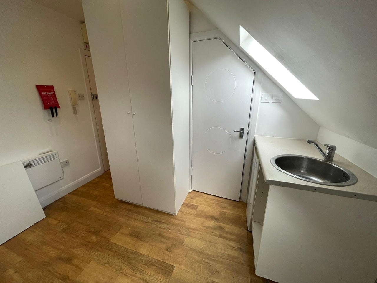 Flat Leeside Crescent in Greater London