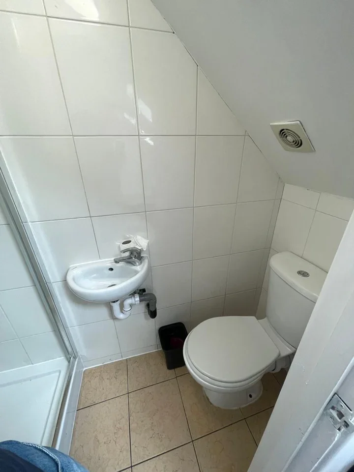 Flat Leeside Crescent in Greater London