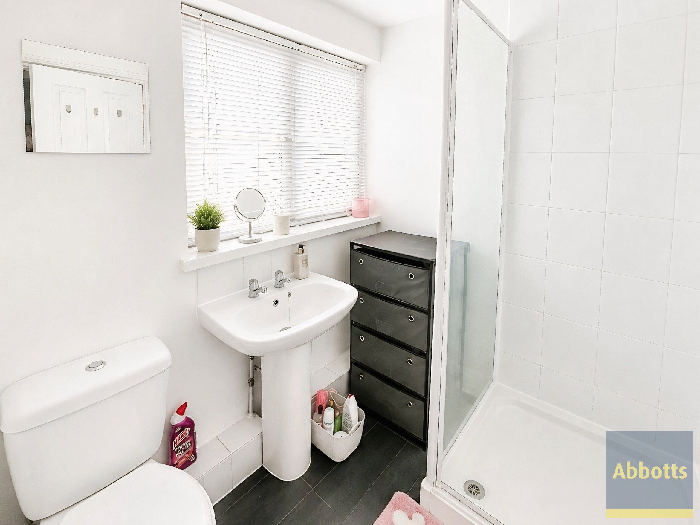 Room Norwood End in Basildon