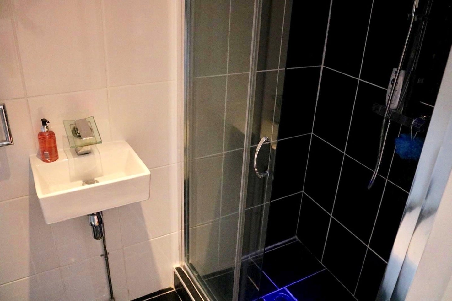 Flat Ravensbury Road in Greater London