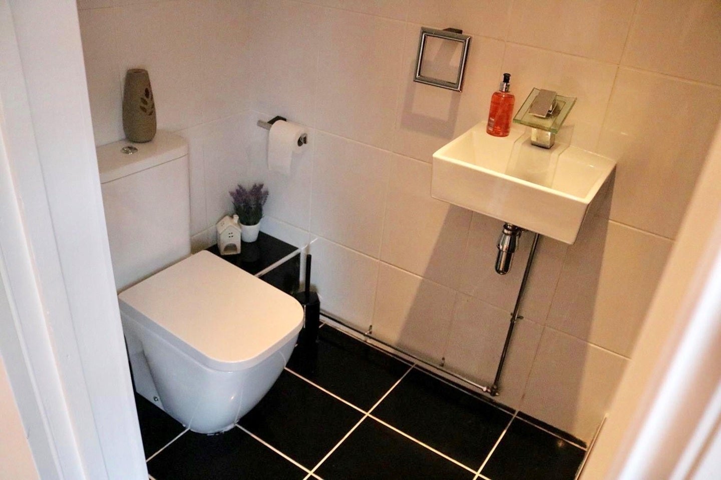 Flat Ravensbury Road in Greater London