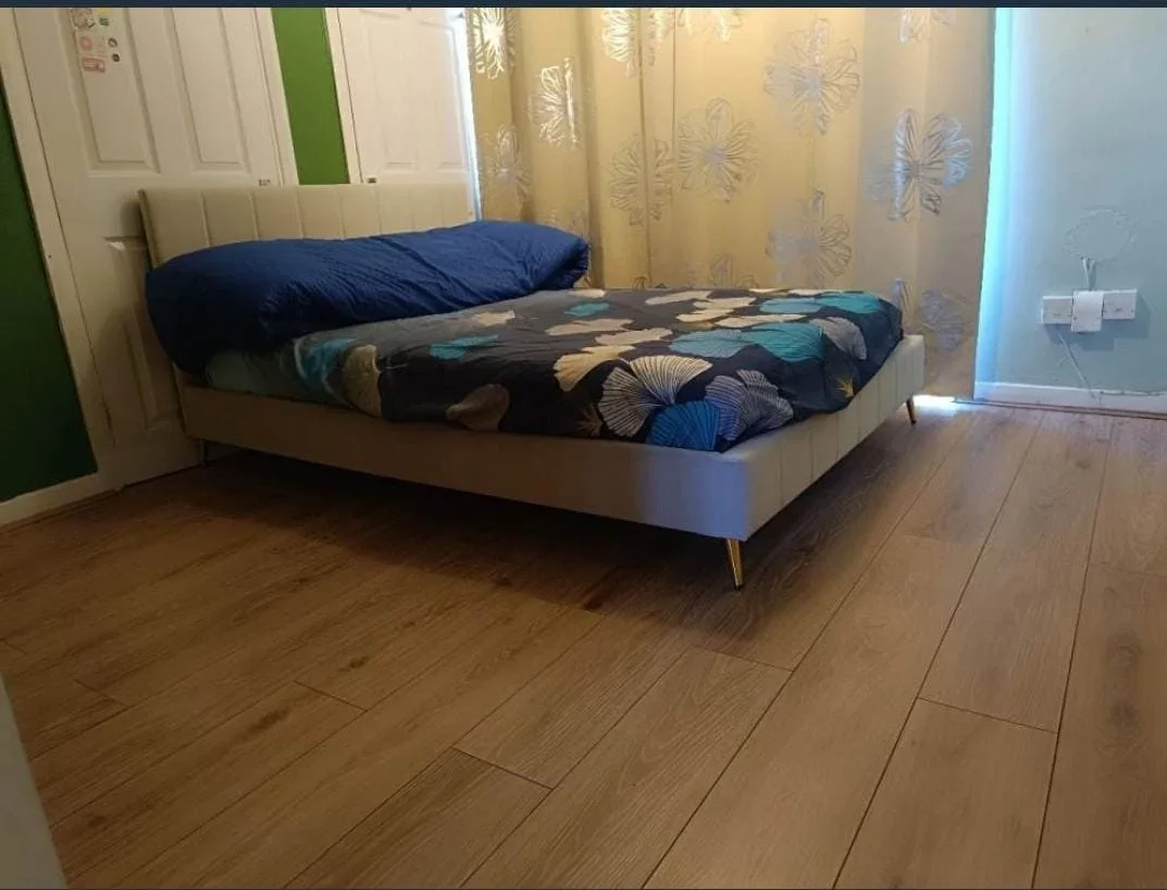 Room Ashdown Walk in Greater London