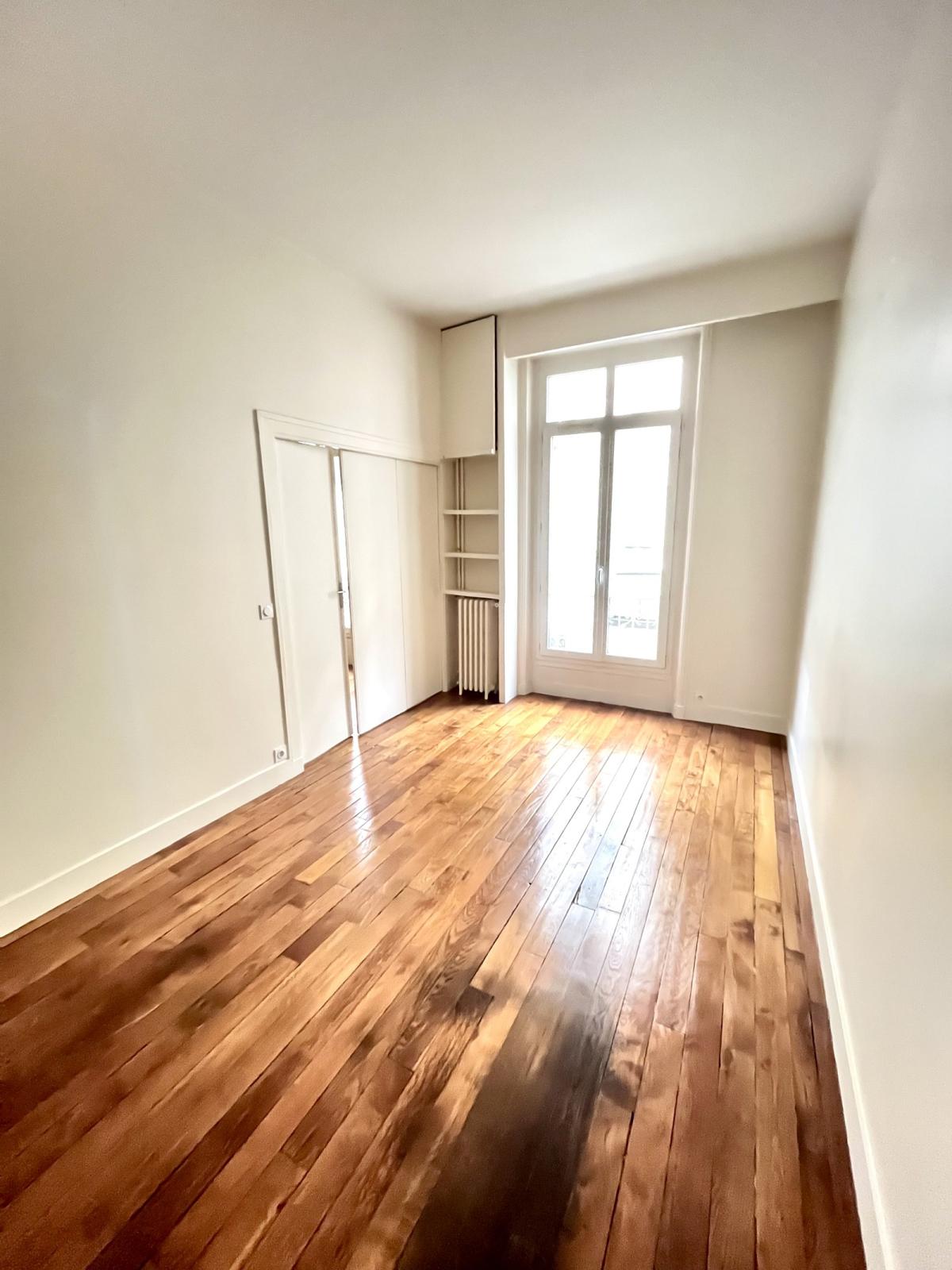 Flat Rue Traversière in Paris