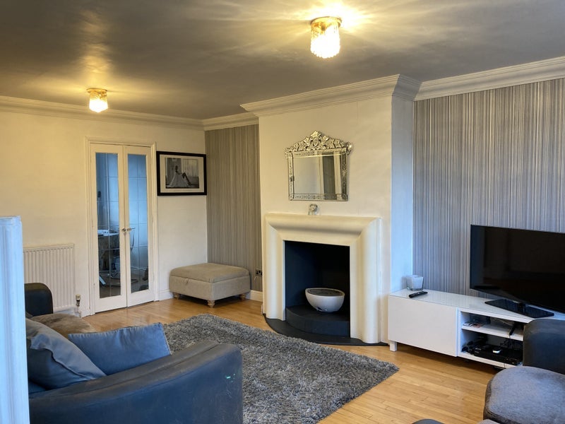 Room Summerland Close in Llandough