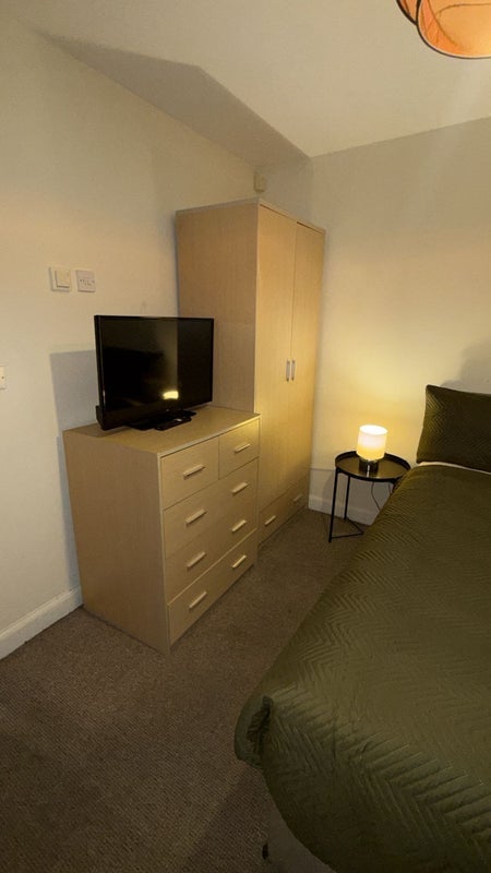 Room Macleod Street in Greater London