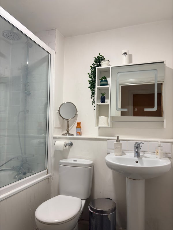 Room Macleod Street in Greater London