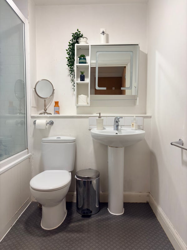Room Macleod Street in Greater London