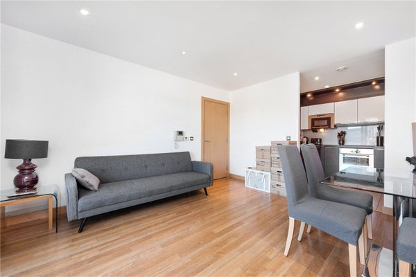 Flat Witherington Road in London