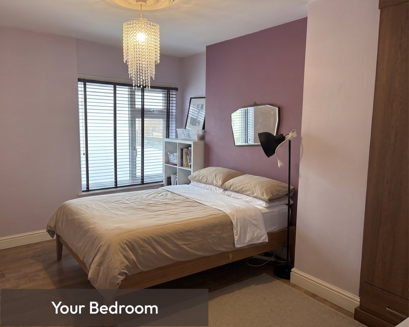 Room Rathcoole Gardens in Greater London