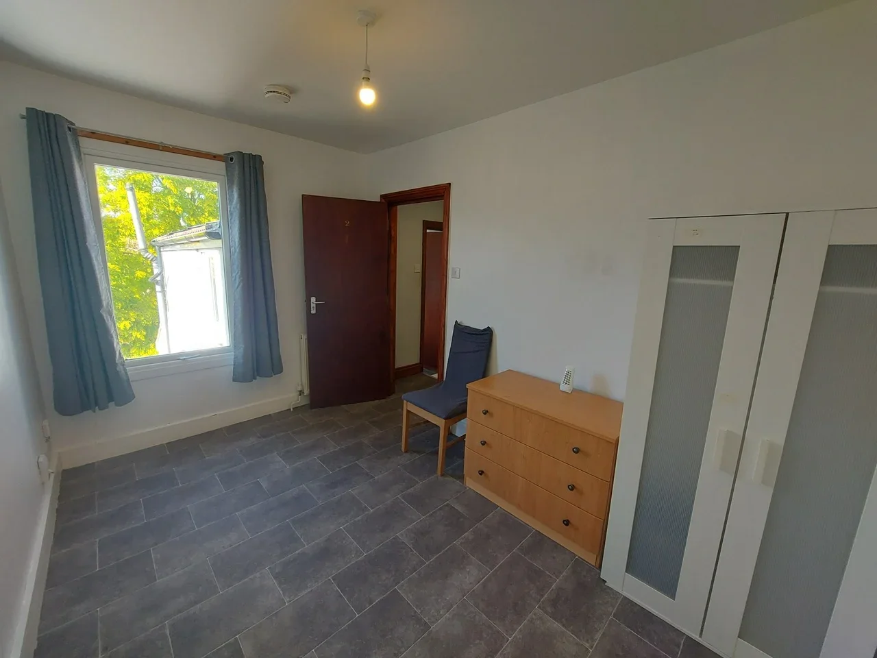 Room King Edward Road in Chatham