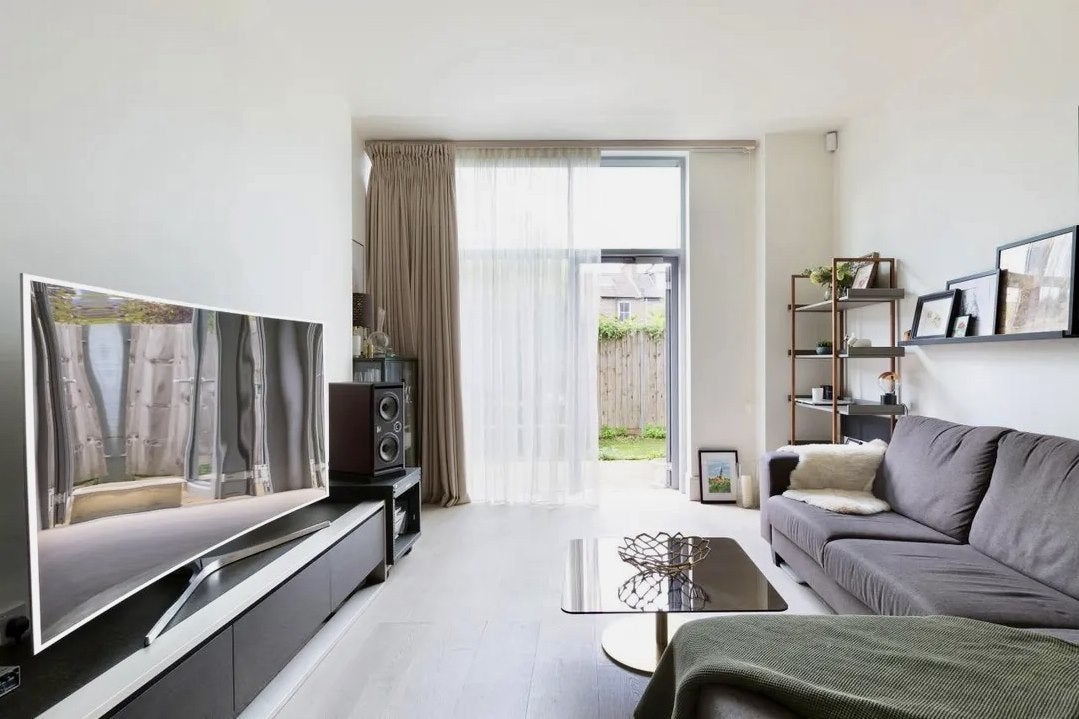Flat Highbury Hill in Greater London