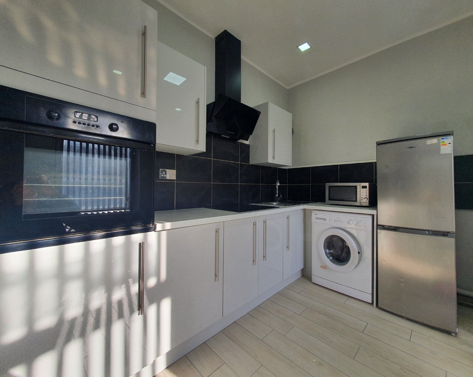 Flat Mackintosh Place in Cardiff
