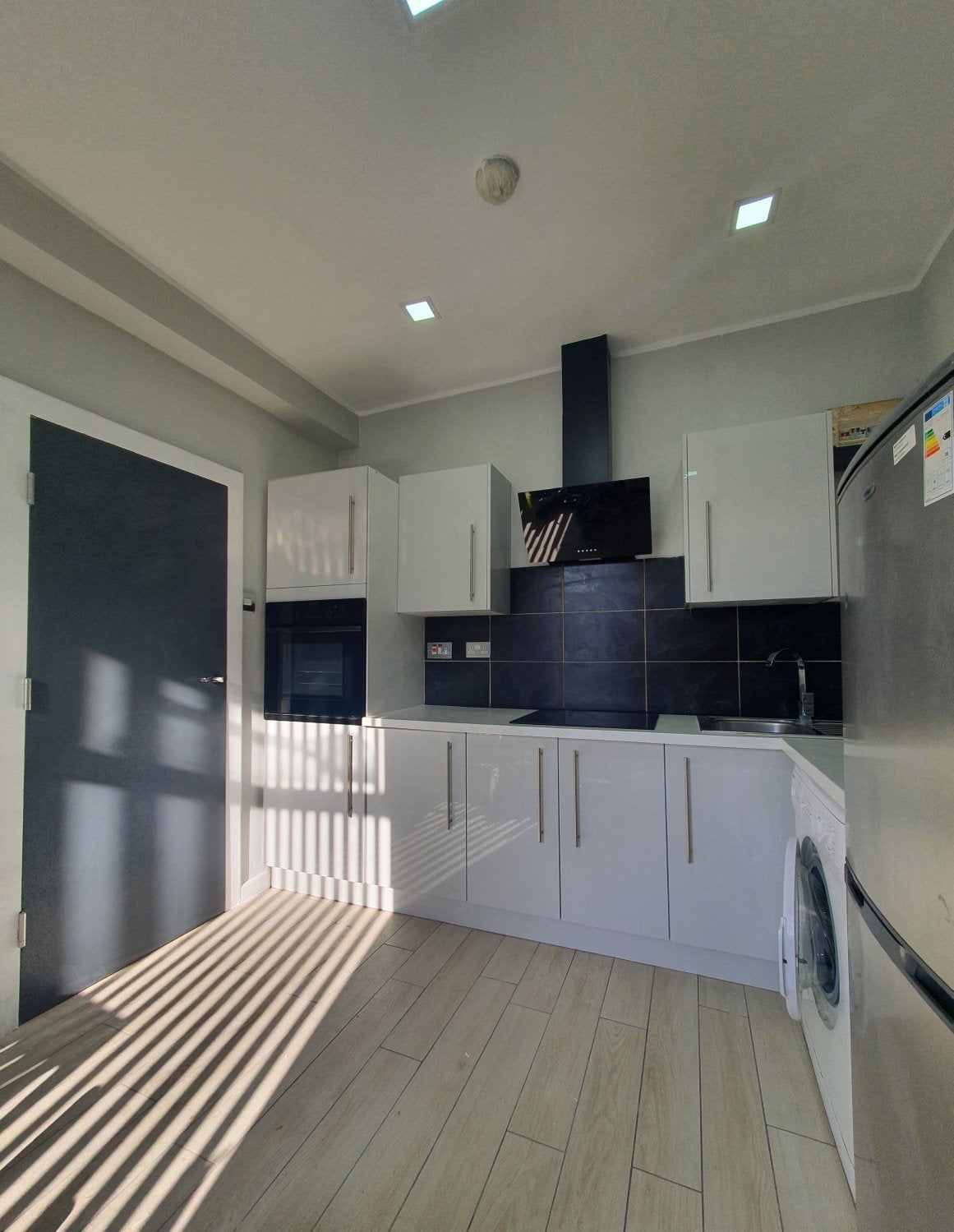 Flat Mackintosh Place in Cardiff