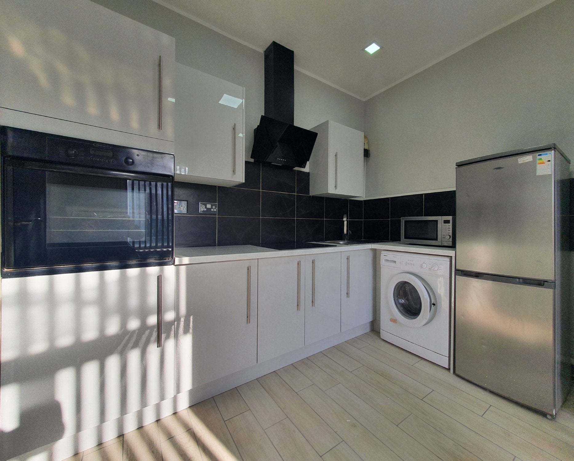 Flat Mackintosh Place in Cardiff