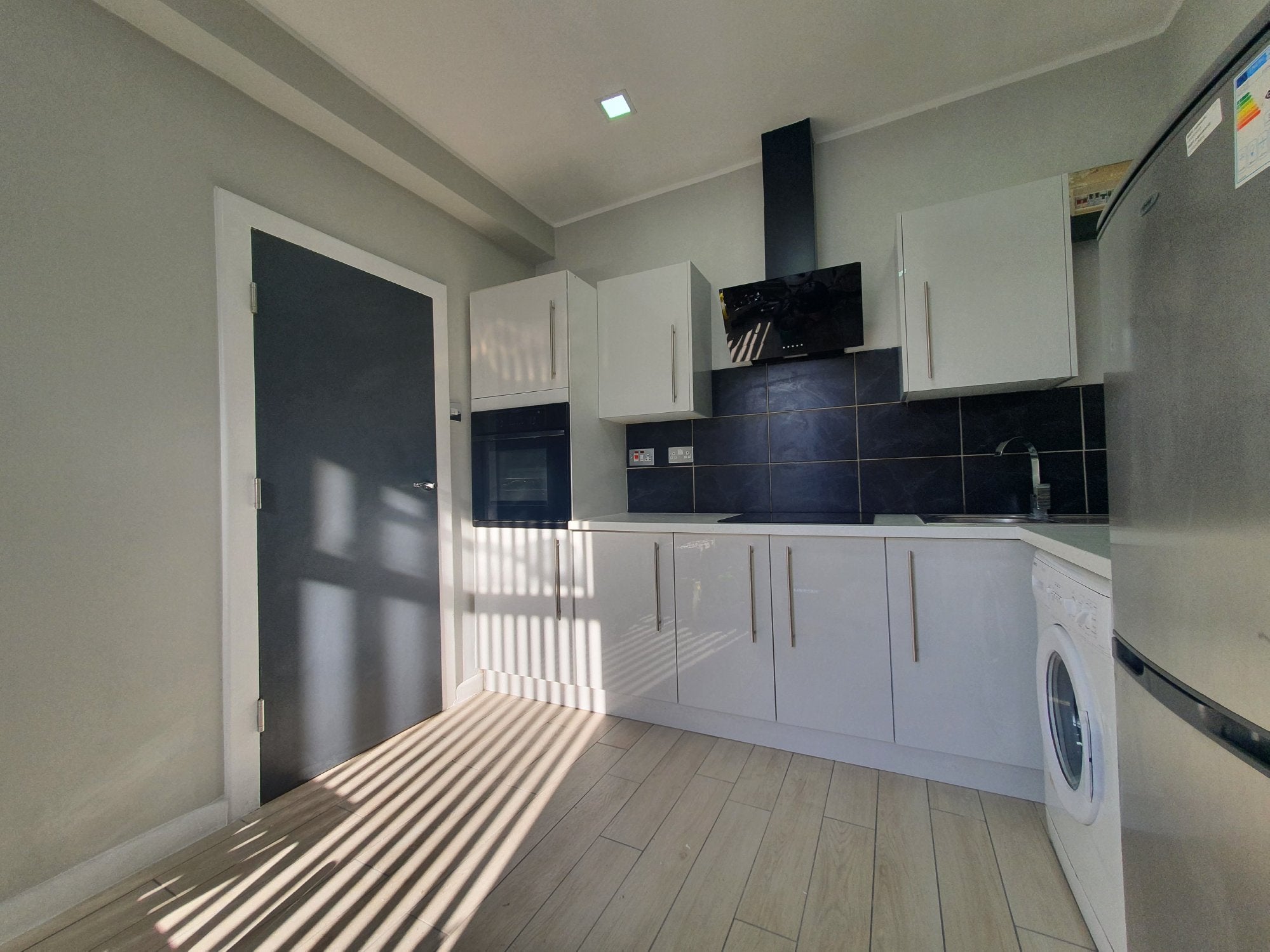 Flat Mackintosh Place in Cardiff