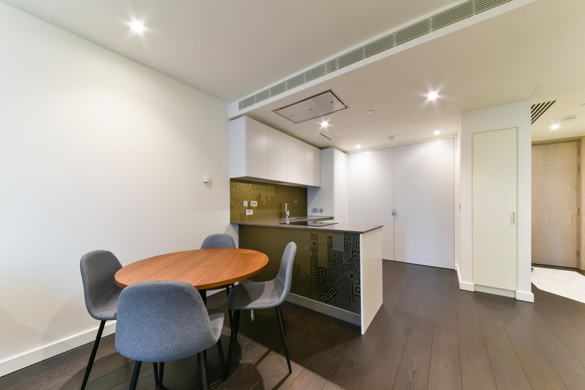 Flat Pascal Square in Greater London