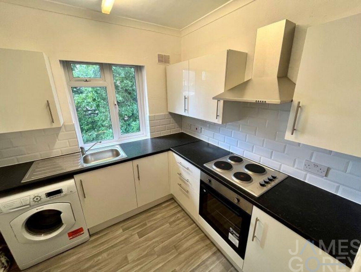 Flat Blake Gardens in Dartford