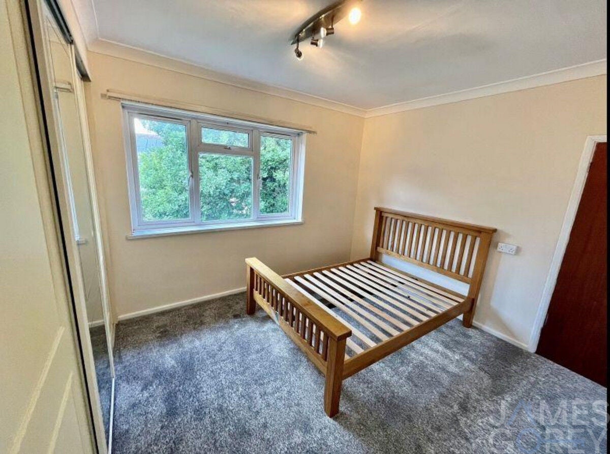 Flat Blake Gardens in Dartford
