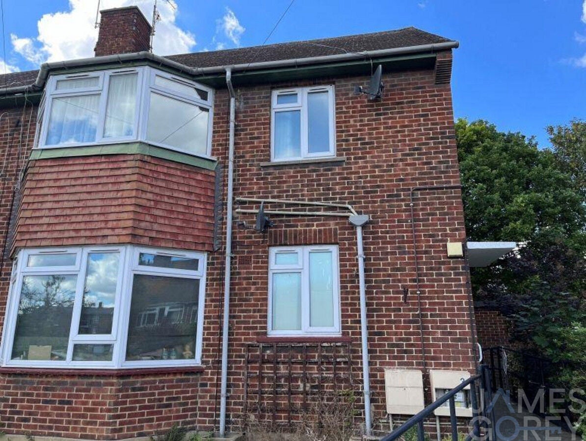 Flat Blake Gardens in Dartford