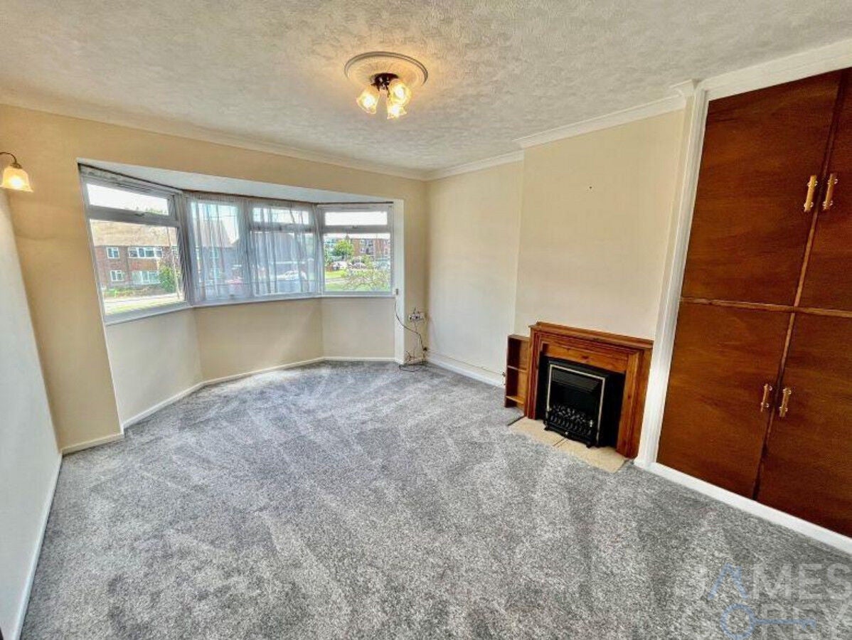Flat Blake Gardens in Dartford