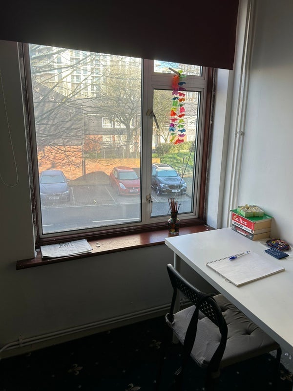 Room Erskine Crescent in Greater London