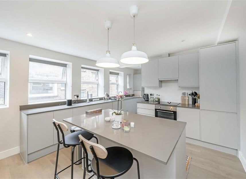 Flat Gatesborough Street in Greater London
