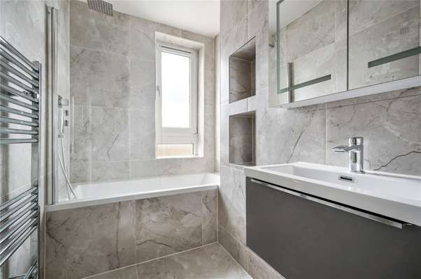 Flat Belton Way in Greater London