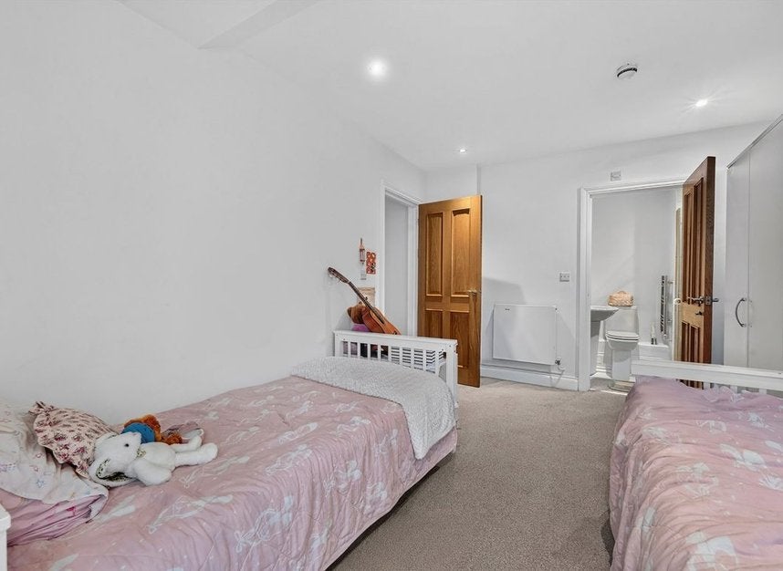 Flat Edbrooke Road in City of Westminster