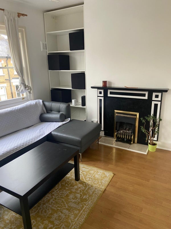 Flat Chetwynd Road in Greater London