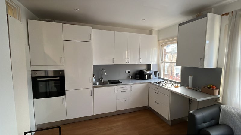 Flat Chetwynd Road in Greater London