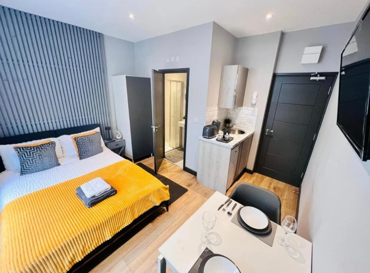 Flat Axminster Road in Greater London