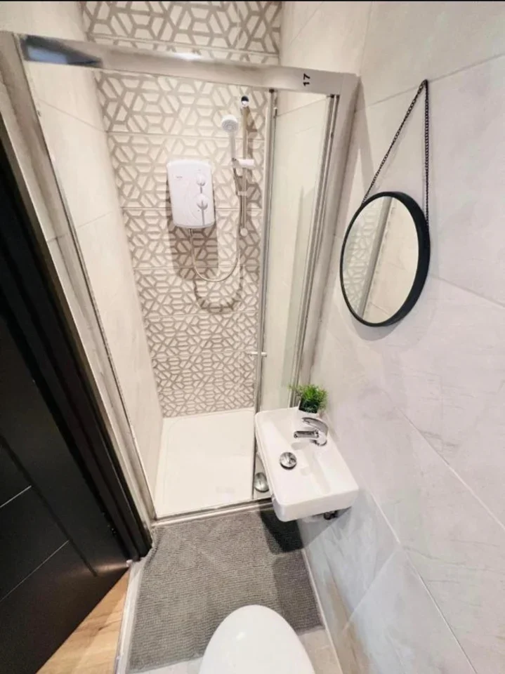 Flat Axminster Road in Greater London
