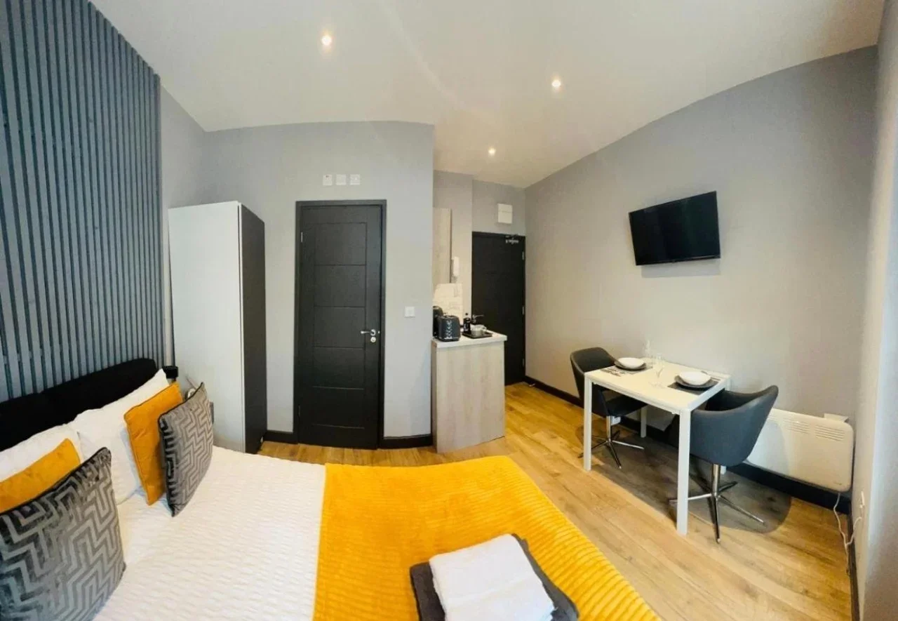 Flat Axminster Road in Greater London