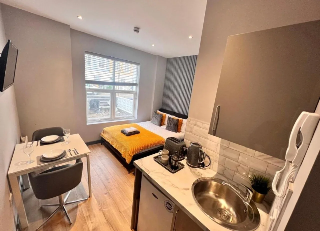 Flat Axminster Road in Greater London