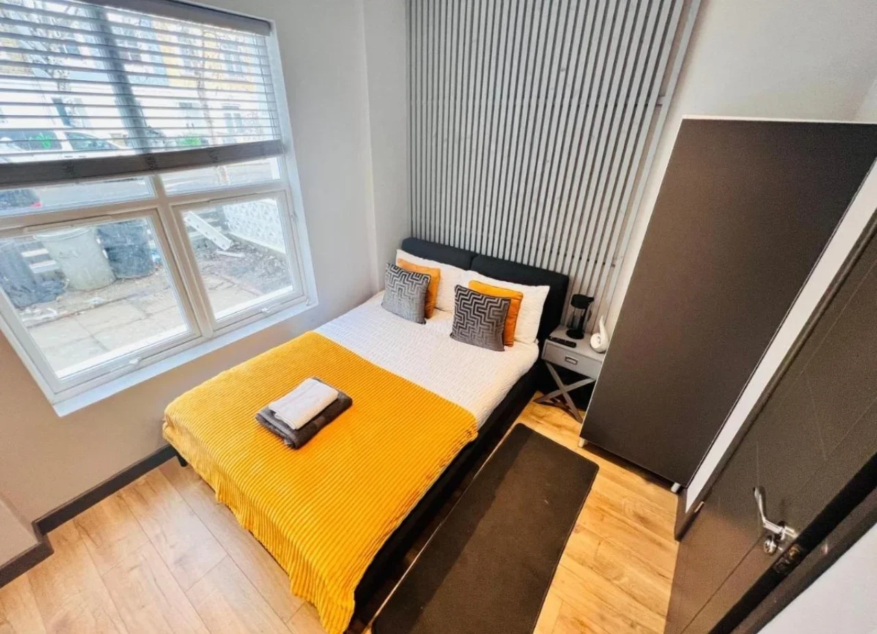 Flat Axminster Road in Greater London