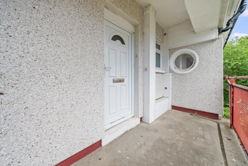 House Fieldhead Drive in Glasgow