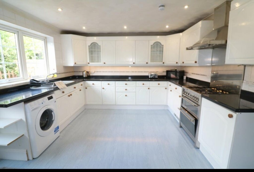Room Windmill Lane in Cheshunt