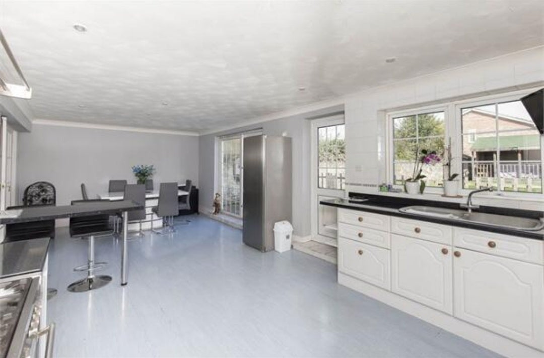 Room Windmill Lane in Cheshunt