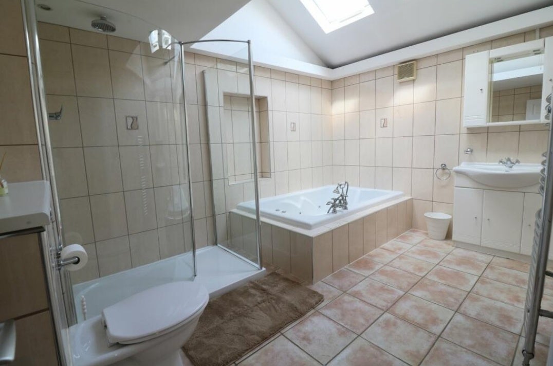Room Windmill Lane in Cheshunt