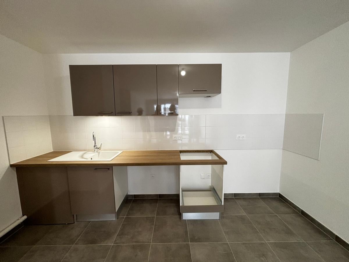 Flat Rue Benoît Malon in Suresnes