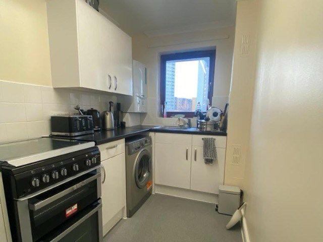 Flat Dimson Crescent in Greater London